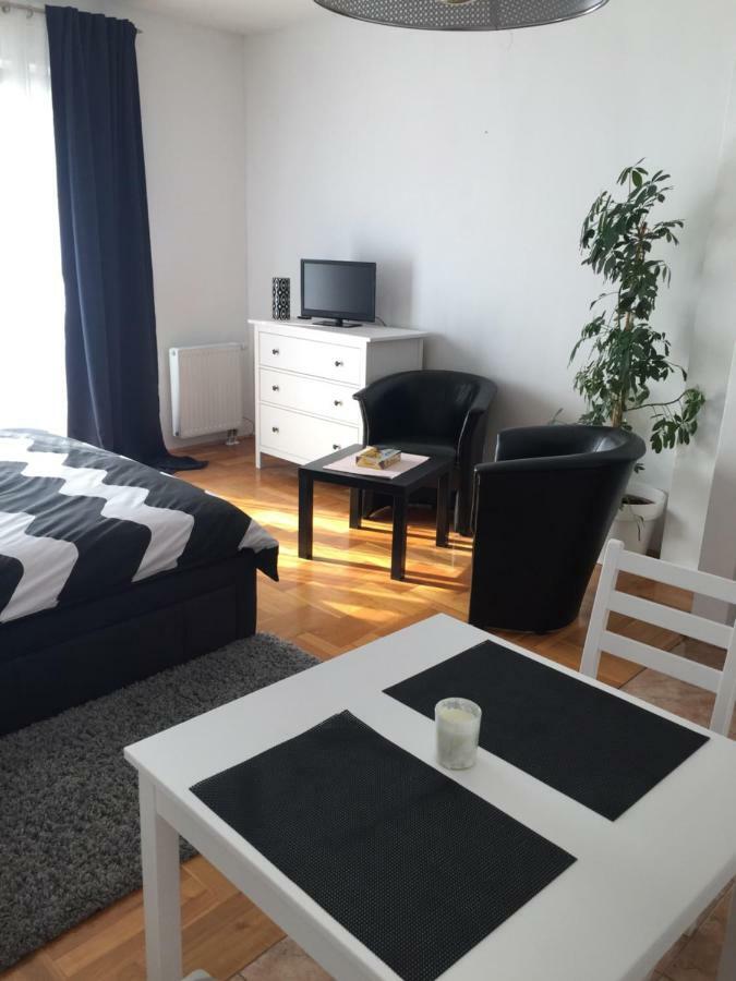 Studio Apartman Lara *** Ösek Dış mekan fotoğraf